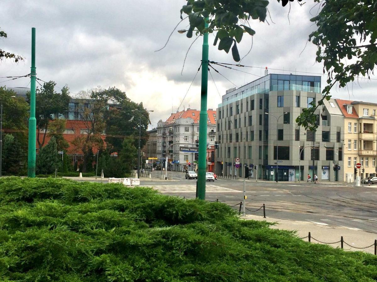 Fractal Guest Rooms - Poznan Centrum Andersia Square & Old Town Bagian luar foto