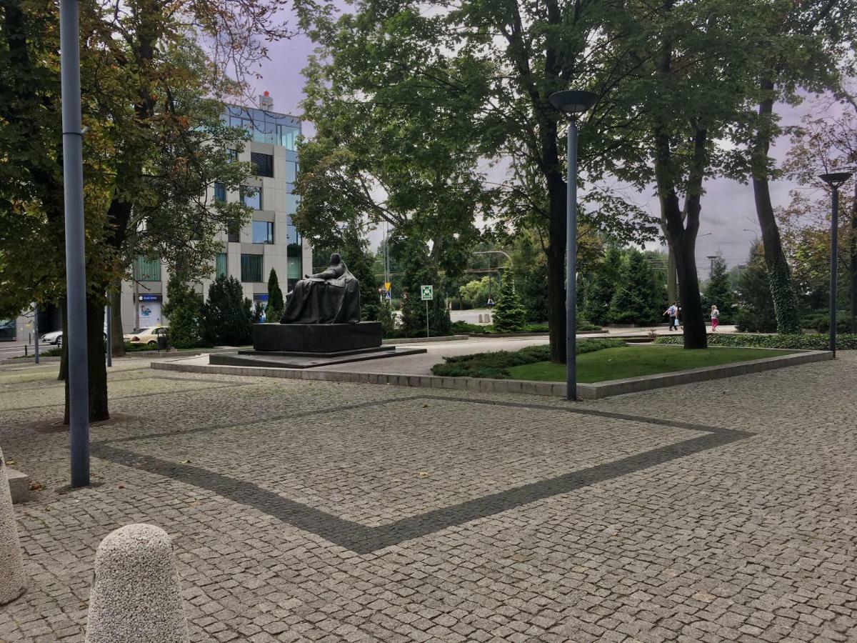 Fractal Guest Rooms - Poznan Centrum Andersia Square & Old Town Bagian luar foto